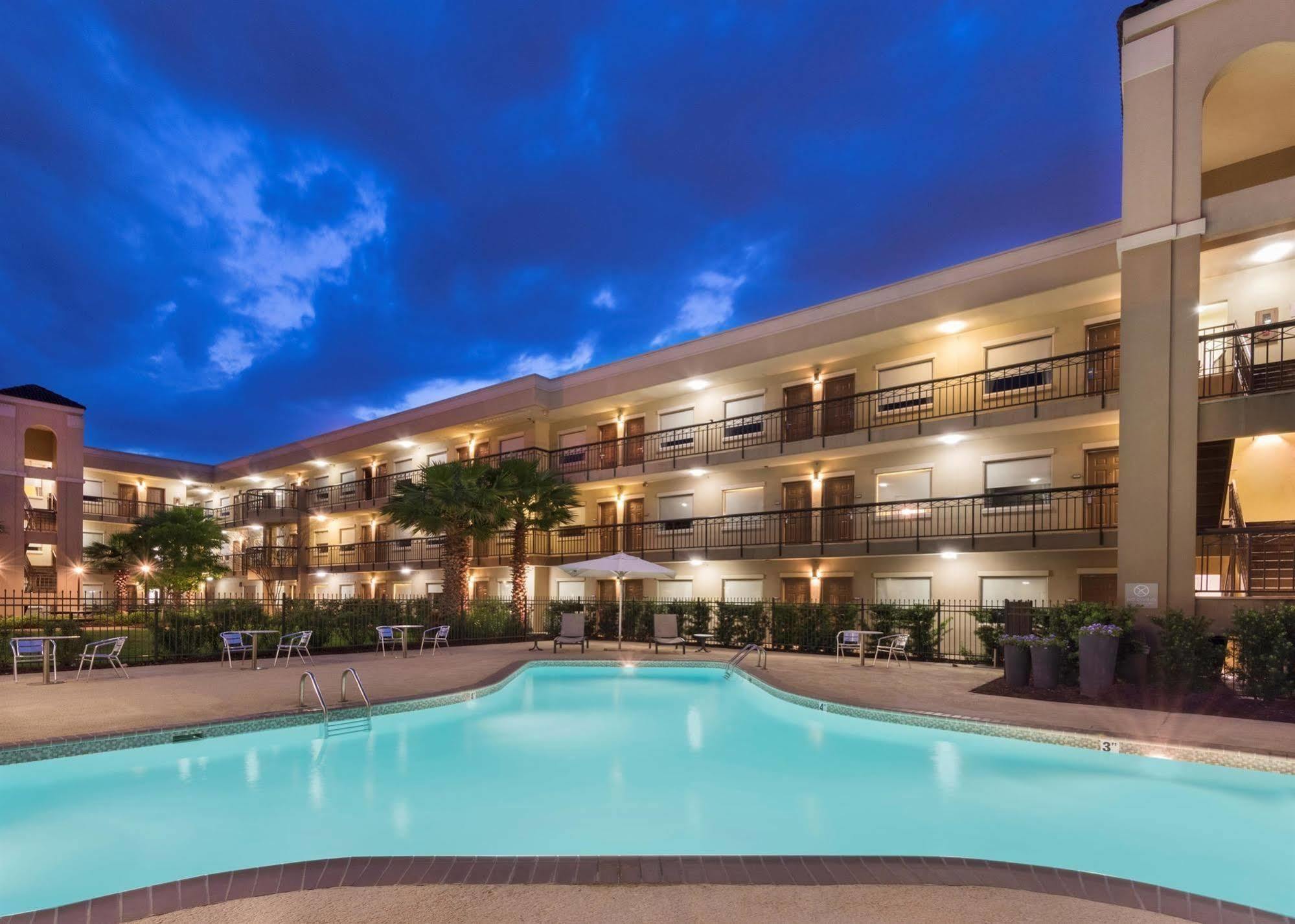 Comfort Suites Baton Rouge South I-10 Экстерьер фото